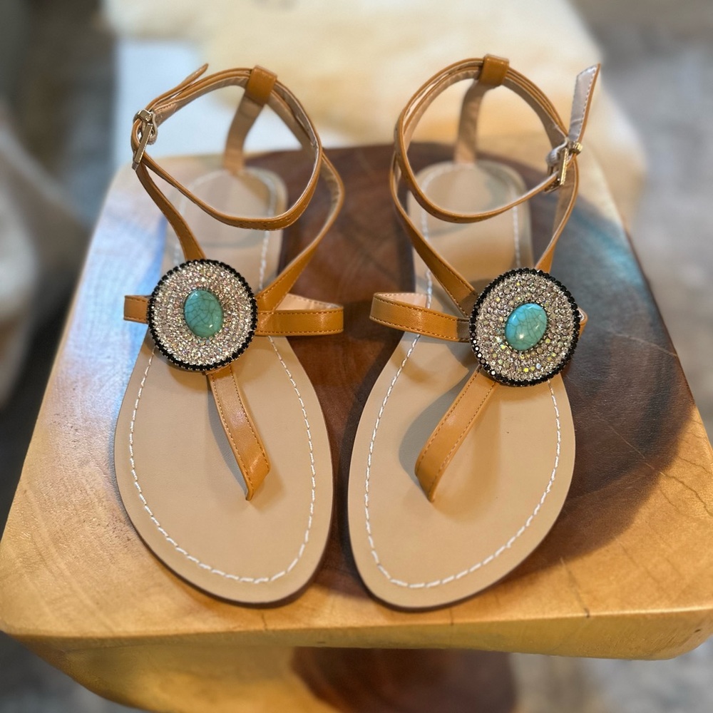 NWOT Tan Thong Sandals with Turquoise & Rhinestone Medallion Sz 8.5
